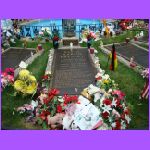 Elvis Grave.jpg